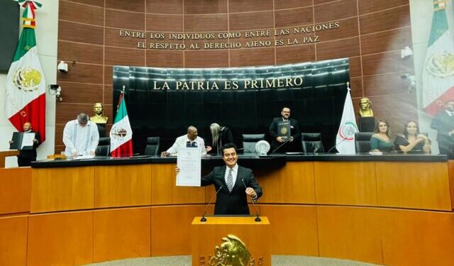 Omar Pérez es reconocido por su labor social en el Senado de la República