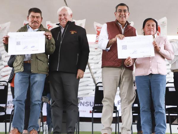 En Tepeaca, gobiernos federal y de Puebla inician programa de entrega de fertilizante