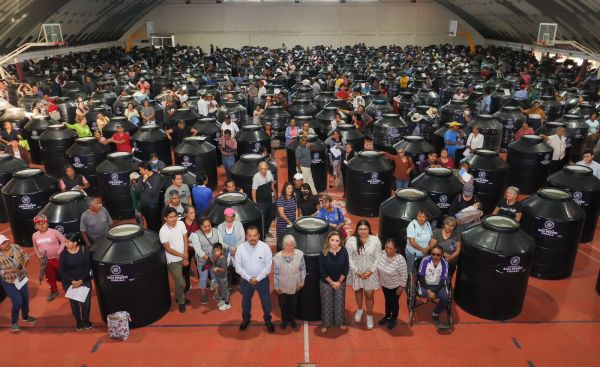 GOBIERNO DE CHOLULA ENTREGA 550 DEPÓSITOS DE AGUA