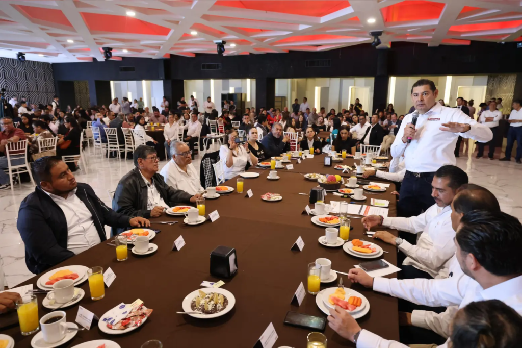 El magisterio comprometido con Alejandro Armenta en la construcción de una Puebla con igualdad