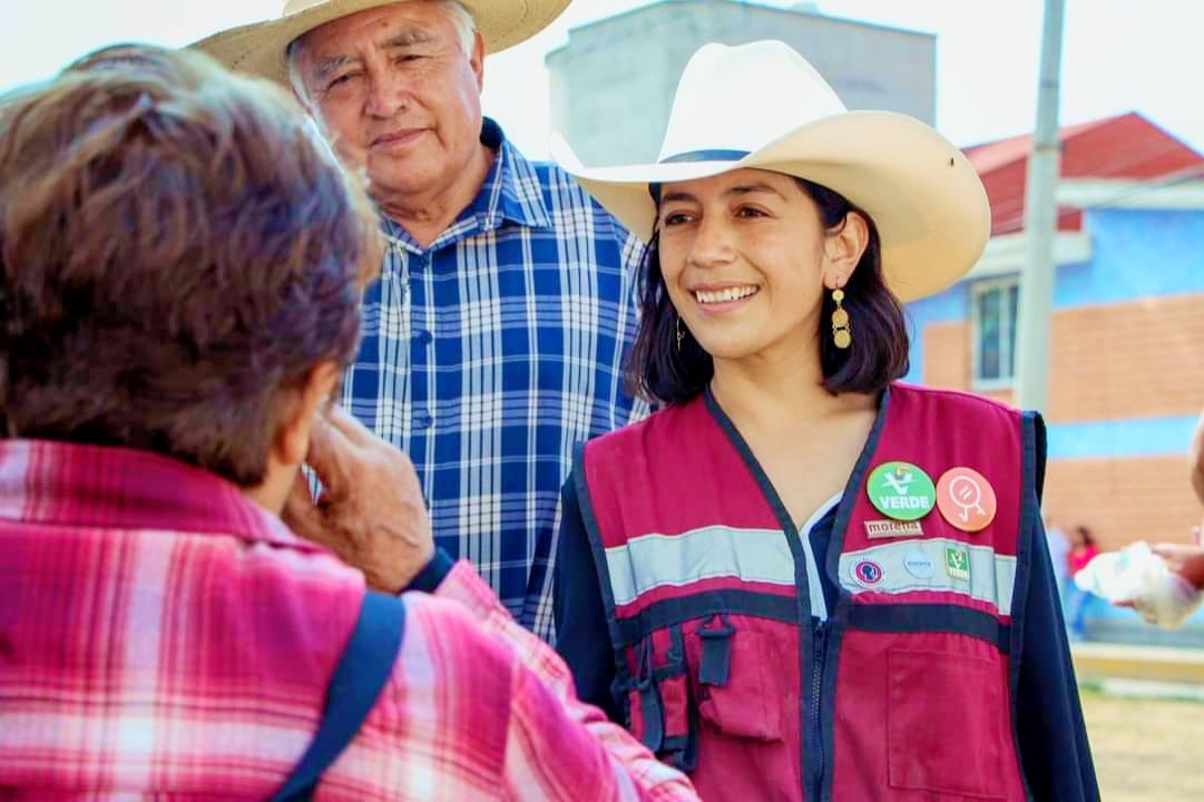 Vianey García y Juan Manuel Alonso realizan caminata en San Rafael #Tlanalapan