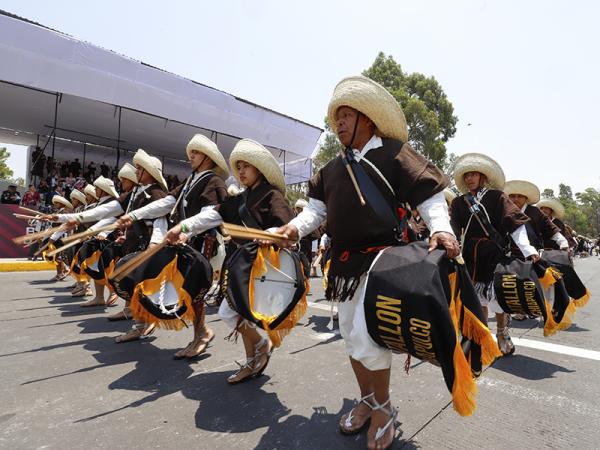 Con Desfile Cívico-Militar, Puebla celebra 5 de Mayo