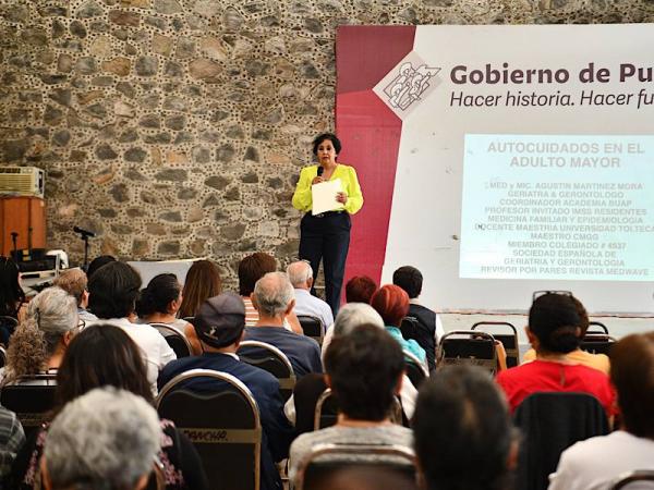 Imparte Salud conferencias a adultos mayores para identificar y prevenir el maltrato