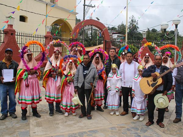 Preserva gobierno estatal danza tradicional de Coyomeapan