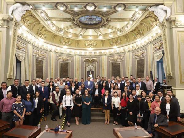 Asiste Sergio Salomón a presentación de nueva plataforma del Congreso local