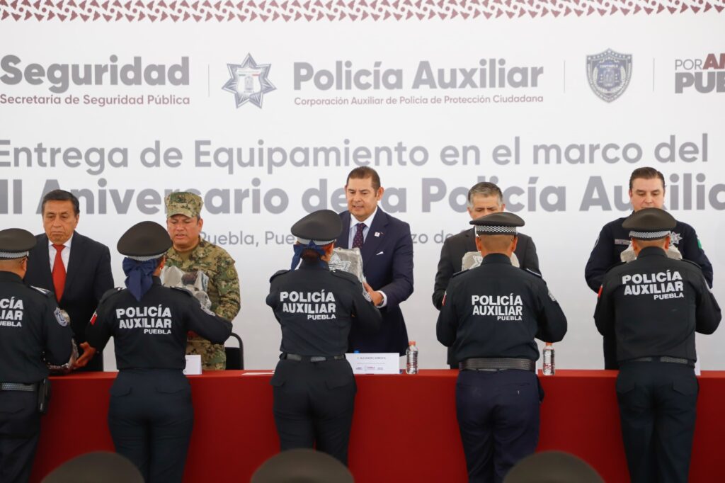 Vivienda y mejores prestaciones para la policía auxiliar y estatal: Armenta