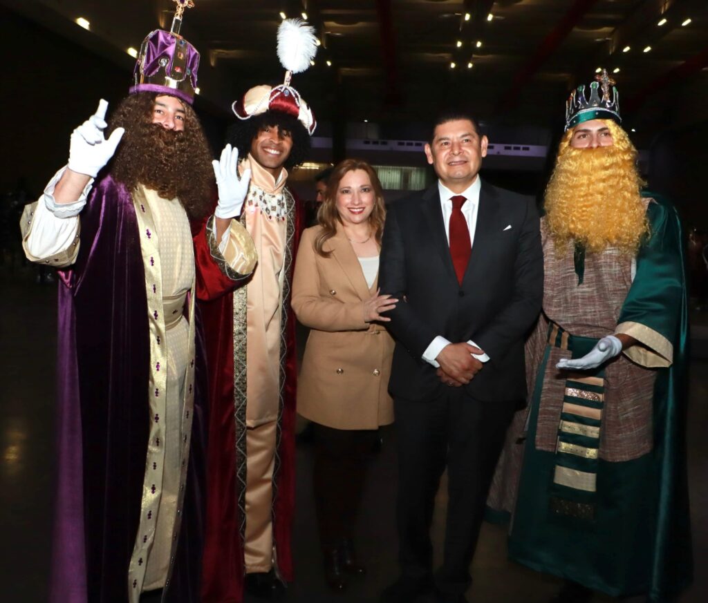 Con la Mega Rosca de Reyes Magos, regalos y mucha diversión.