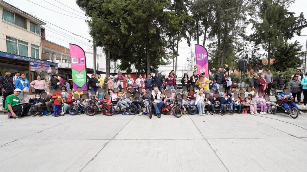 Con MariElise mi esposa y el equipo DIF Puebla Capital celebramos el #DíaDeReyes